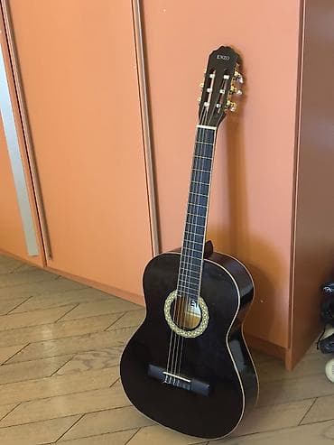 gitara tarnada: ENZO klassik gitara – qara rəngdə - Korpus: klassik formalı, parlaq — 4