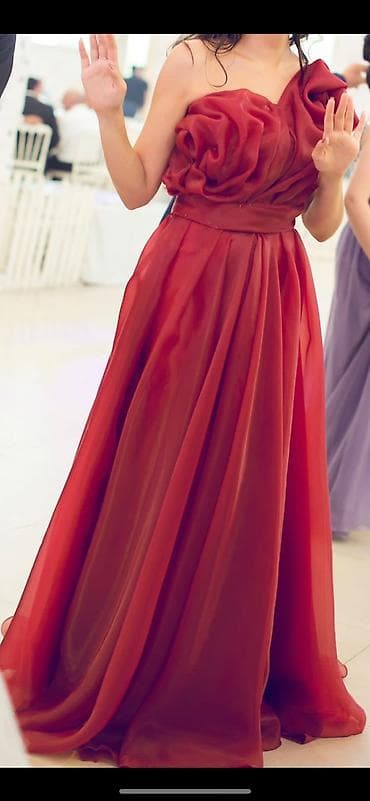 Şortlar: Tikilme paltardir, 1 defe geyinilib, hec bir qusuru yoxdur. Yeni — 2