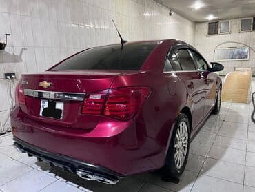 on suse: Chevrolet Cruze RS – sedan - Rəng: tünd al qırmızı (metallik) - — 3