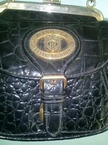 xari bulbul boyunbagi: Satilir Ikinci el islenmis Teze kimidir.
Qadin Çantasi.
Turk Mali — 7