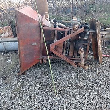 İdman və hobbi: Məhsul: Antik mexaniki tikiş maşını (əl çarxlı), taxta baza üzərində — 7