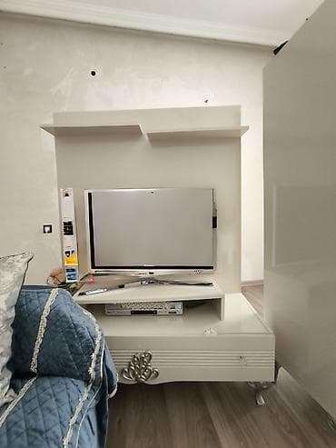 vitrin stend: Tv stendi və vitrin dəsti - Rəng: açıq krem/bej, parlaq səth - Stil — 3