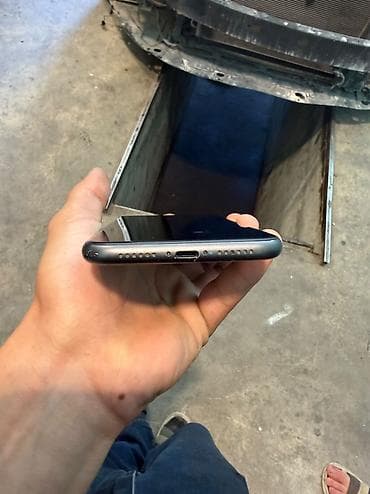 IPhone 11, 64 GB, Qara, Face ID — 7