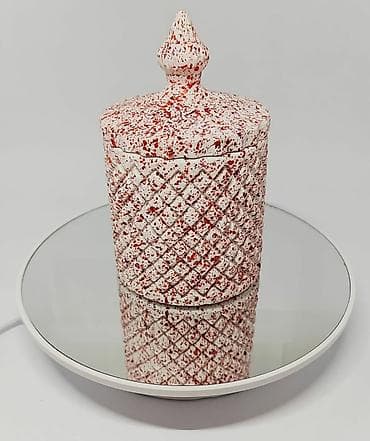 liliya gülü: Bir vaza, Keramika — 5