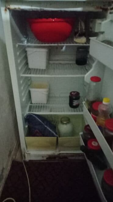 İki qapılı məişət soyuducusu - Üst kamerada dondurucu, aşağıda əsas — 2