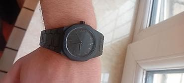 qol saatlari 2020: Qara rəngli minimalist qol saatı - Korpus: mat qara rəngdə, dairəvi — 3