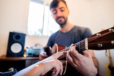 evde daye: 🎸 Gitara Kurslarına Qəbul Davam Edir! Gitara ifa etməyi peşəkar — 4