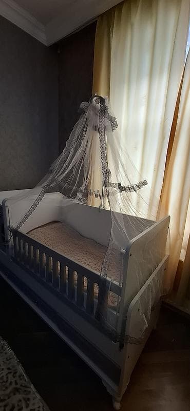 Beşiklər: Oğlan və qız üçün, Dördbucaq, Beşik, Yellənmə mexanizm ilə — 1