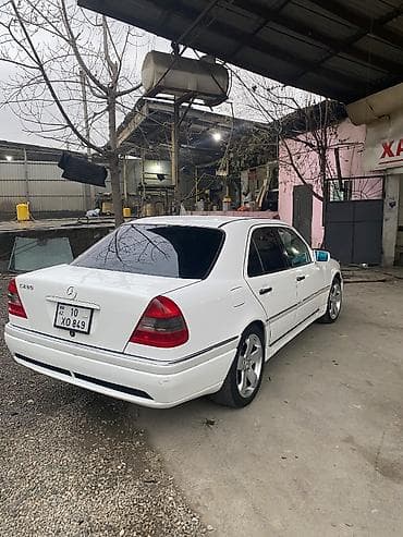 opel korsa d: Mercedes-Benz 280: 2.8 l | 1994 il Sedan — 2