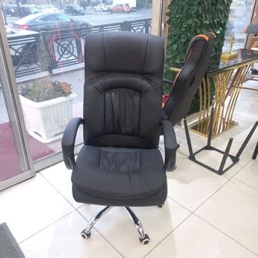 кресло для компьютера: Новый, С колесиками, Рукояти не регулируются, Кожа — 1