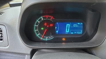 masin salonlari: Chevrolet avtomobili üçün salon – sükan və mərkəzi konsol görünüşü — 5