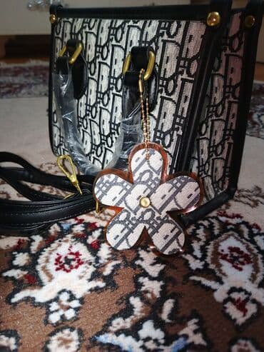 yuxuda sırğa hədiyyə almaq: Əl çantası, Dior — 2