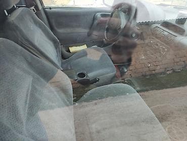 teker 14: Opel Corsa B, 5 qapı, tünd bənövşəyi rəngli hetçbek. Xüsusiyyətlər: - — 7