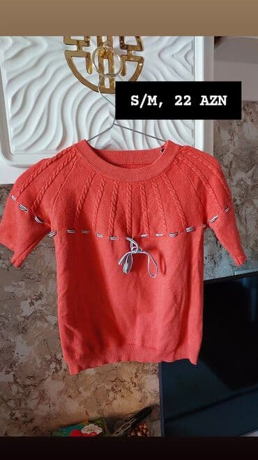 jaketler qadin ucun: Qadın geyimləri kolleksiyası 1) Ağ-qara bluz - Ölçü: S - Qiymət: 18 — 6