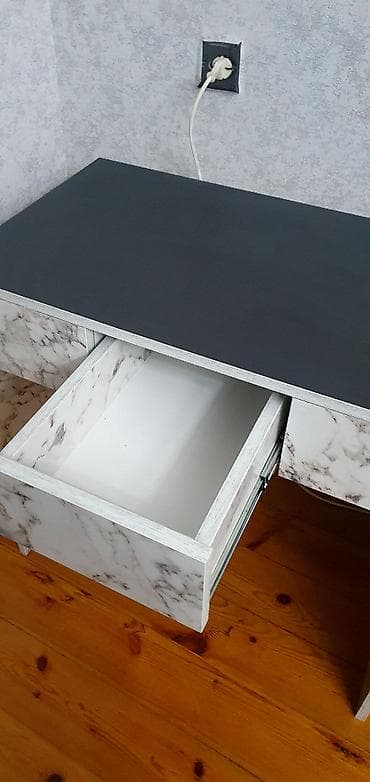 reseption masa: Yazi masasi
Ölçü: 80×45 cm
Yaxşi vəziyyətdədir — 3