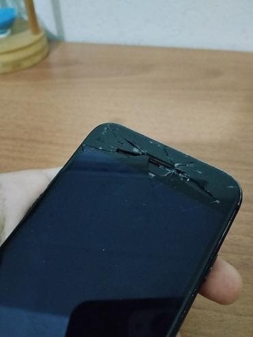 iphone 7 ucuz: IPhone 7, 32 GB, Qara — 4