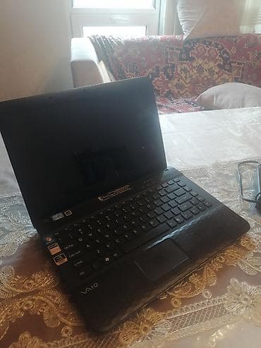 cihazlar: Sony VAIO noutbuk - Ekran: 14" (parlaq panel) - Korpus: qara — 3