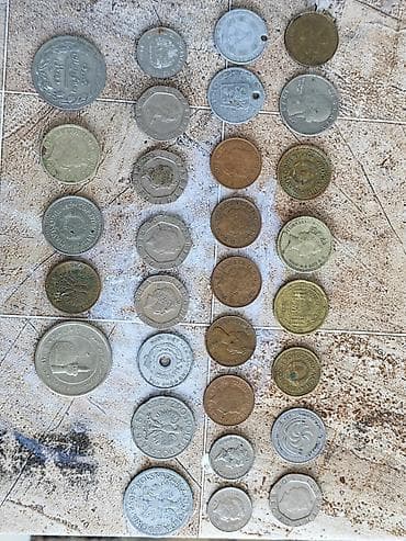 Müxtəlif ölkələrdən köhnə metal sikkələr toplusu - Qarışıq ölkələr və — 2
