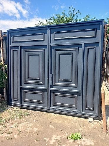 qapi: İkiqanadlı dəmir darvaza - Material: qalın metaldan hazırlanmış — 1