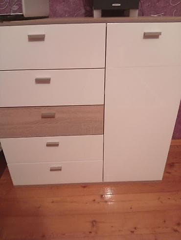 divarda kitab refleri: İşlənmiş, Güzgüsüz — 1