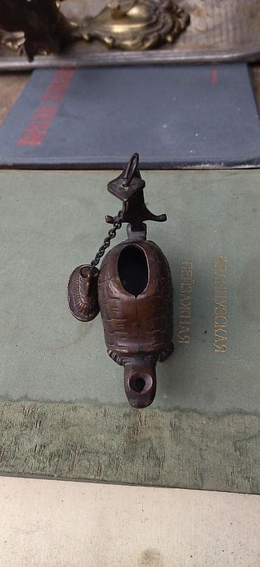 qedimi pullarin alinmasi: Məhsul: Bəzəkli tısbağa formalı yağ çırağı (bürünc) Təsvir: - — 2