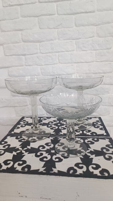 meyve qabı: Vaza, meyvə qabı her biri 10 manat (shushe, sovet) — 1