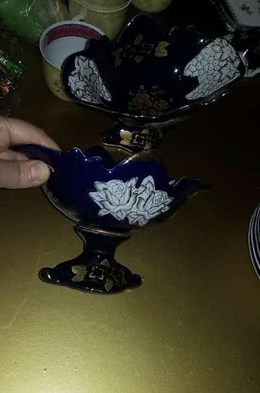 cerez: Şirniyyat,konfet, çərəz qabı. 3 eded. Her birinin qiymeti 10 manat — 3