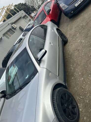 Коммерческий транспорт: Volkswagen sedan – gümüşü rəng, qara radiator barmaqlığı və VW loqolu — 6