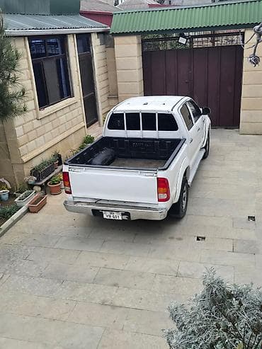 pikab ij oda: Toyota Hilux pikapı, etibarlı və güclü nəqliyyat vasitəsidir. Yük — 3