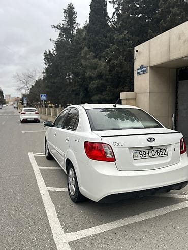 Kia: Kia Rio: 1.4 l | 2010 il Sedan — 2