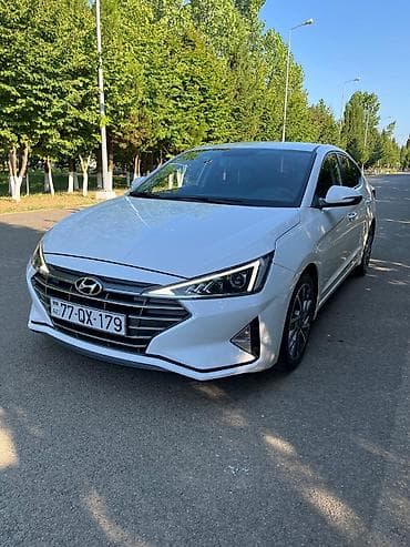 Hyundai Elantra: 1.6 л | 2019 г. Седан