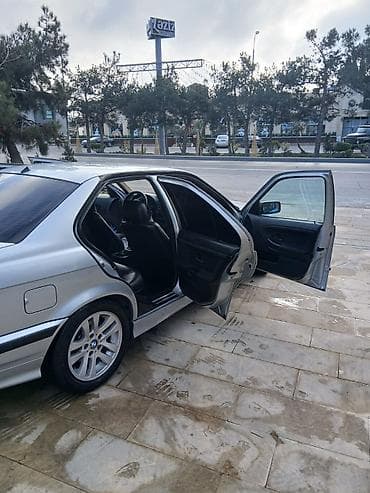 1993 bmw 318i: BMW 318: 0.2 l | 1997 il Sedan — 2