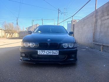BMW 5 Series E39 sedan – qara rəngdə, idman üslublu eksteryer