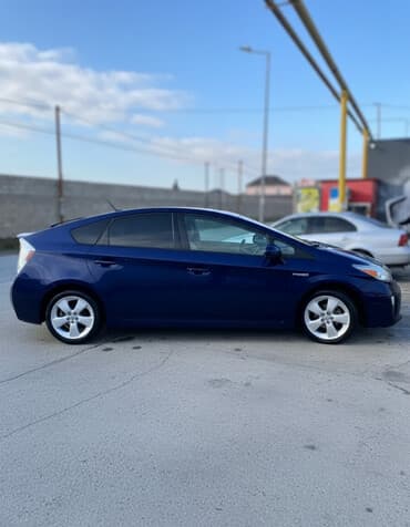 kia sed: Toyota Prius: 1.8 l | 2013 il Sedan — 6