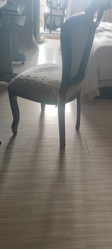 Klassik üslublu yemək otağı stulu 6 ədəd dənəsi 25 azn - Material