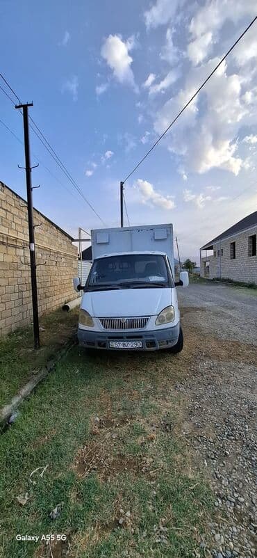 Yük Daşıma Furqonu – ağ rəngli, qapalı “bort”/konteyner tipli kuzov