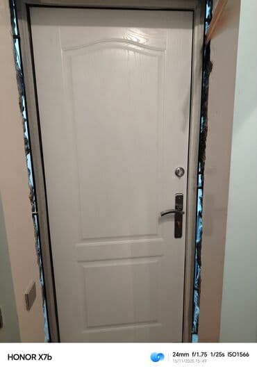 Satılır: Dəmir giriş qapısı (içdən MDF panel) Xüsusiyyətlər: -