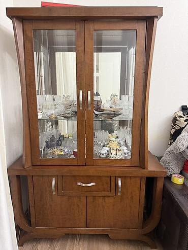 Taxta vitrini-bufet - Material: keyfiyyətli ağac (təbii ağac