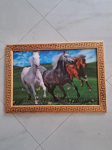 bantik sekilleri: Dekorativ tablo – “Qaçan Atlar” kompozisiyası - Üç atın yaşıl — 1