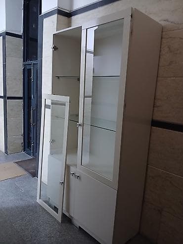 Ağ rəngli şüşəli vitrin/dolab - İki bölməli konstruksiya: yuxarı — 1