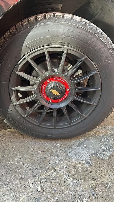 opel astra 1995: Bu, boz rəngli, 15x7 ölçülü yüngül lehimli avtomobil diskidir. Diskin — 4