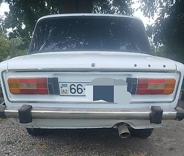 xarici masin: Model: Lada VAZ 2106 (klassik “şeşorka”) Kuzov: sedan, ağ rəng Sükan — 5