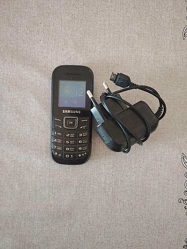 samsung tel: Samsung E210, rəng - Qara, Düyməli — 3