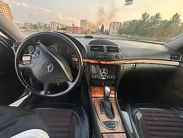 mercedes stopu: Mercedes-Benz E-Class: 2.2 l | 2002 il Sedan — 8