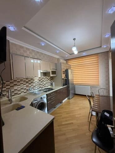 20 sahede kiraye evler: Mənzilin təqdimatı - Geniş və işıqlı salon: iri panoram pəncərə — 16