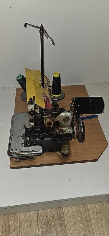 overlok maşını satilir: Sənaye overlok tikiş maşını – kompakt stol üstü quruluş — 2