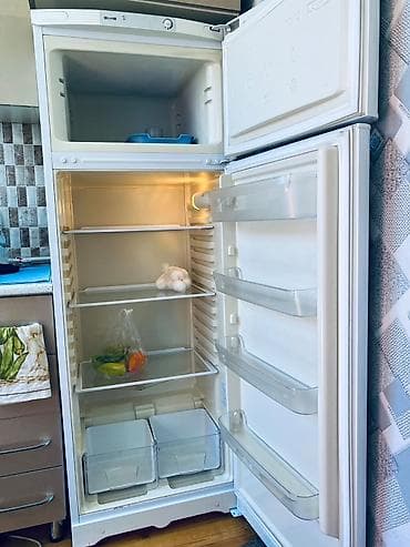 hoffmann soyuducu: İşlənmiş 2 qapılı Indesit Soyuducu Satılır, rəng - Ağ, Dolab içi — 3