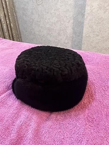 Baş geyimləri: Karakul (astraxan) papaq – klassik dairəvi model - Rəng: qara - Üst — 3