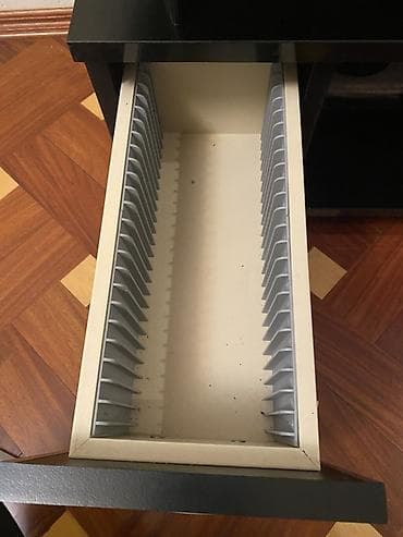 qara ekran sekilleri: İşlənmiş, Düz TV altlığı, Polkalı, Şüşəli — 3