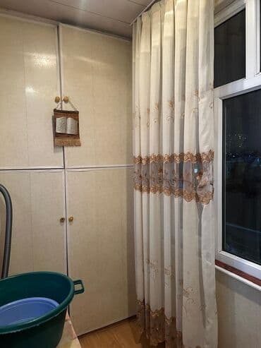 ülvi şadlıq sarayı: 7 mkr 5/5 təmirli əşyalı mənzil Satilir. Binanin həyətində maşin park — 7